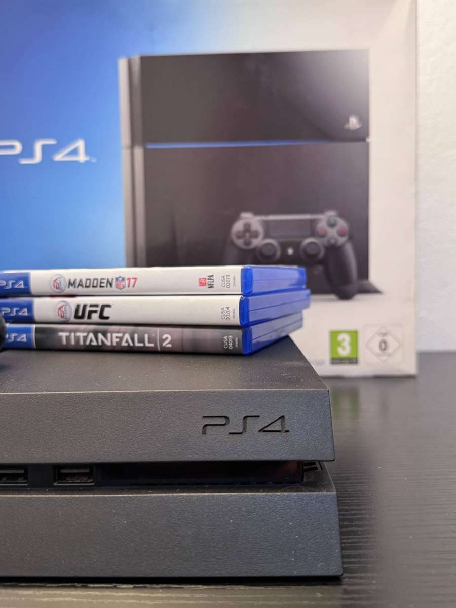 Sony PlayStation 4 Original 500GB (Jet Black) Boxed Bundle - Controller & 3x Games