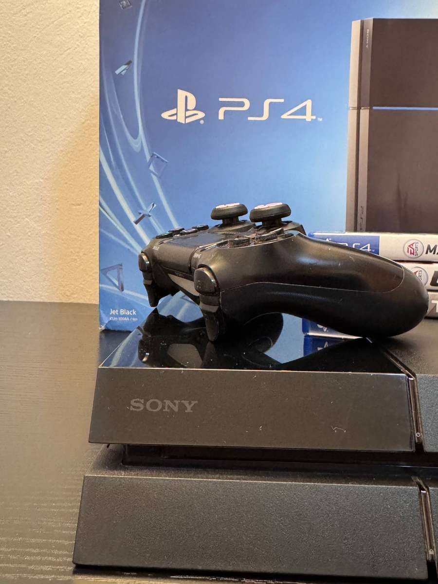 Sony PlayStation 4 Original 500GB (Jet Black) Boxed Bundle - Controller & 3x Games