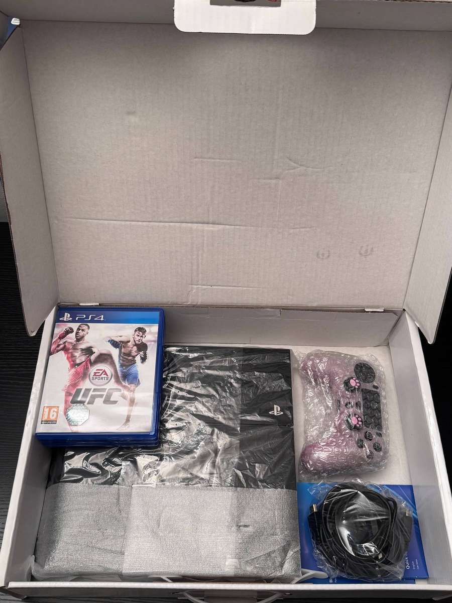 Sony PlayStation 4 Original 500GB (Jet Black) Boxed Bundle - Controller & 3x Games
