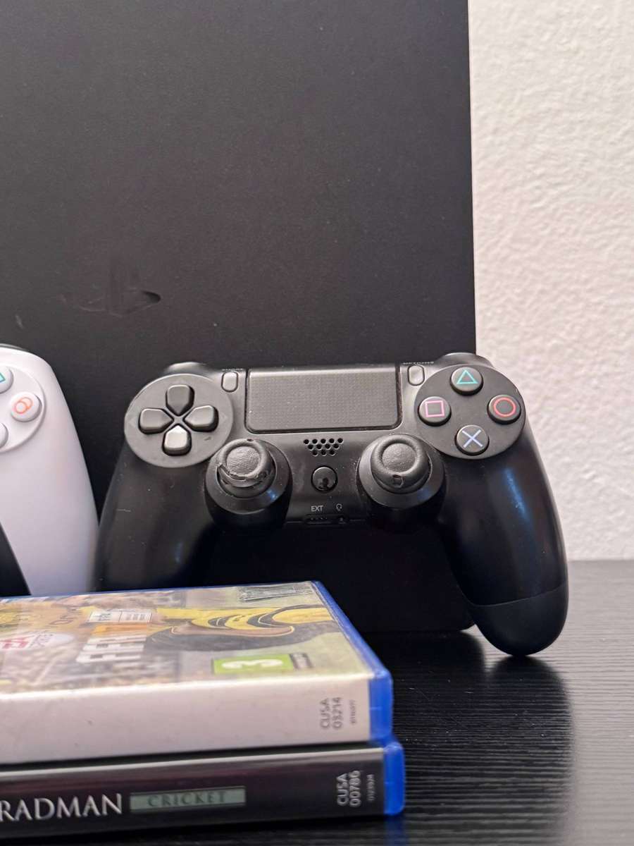 PlayStation 4 Slim 500GB Console Bundle - Dual Controllers & 2 Games (Pre-owned)