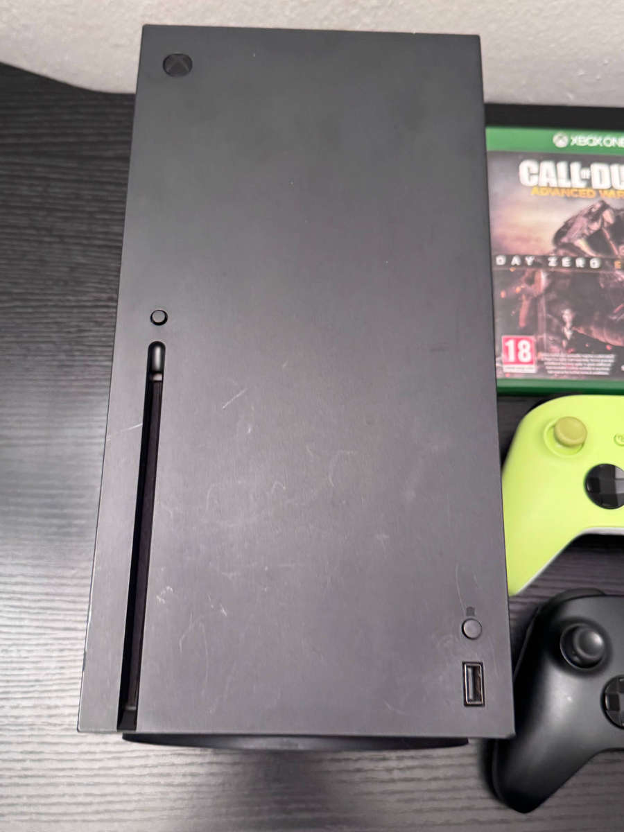 Xbox Series X 1TB Console + 2x Series S/X Controllers + Call of Duty (Disk Game)