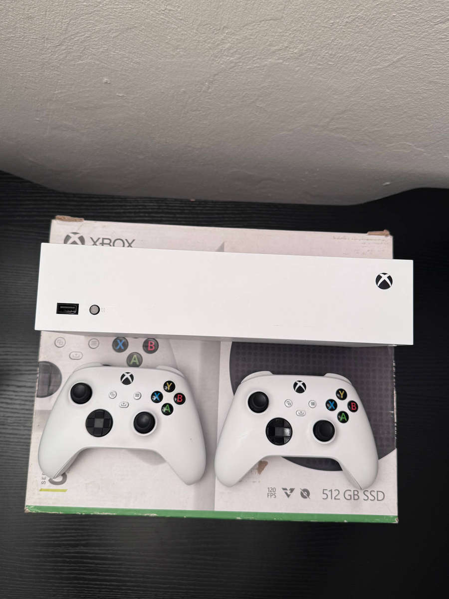 Xbox Series S 512GB Console Boxed Bundle + 2 Wireless Controllers