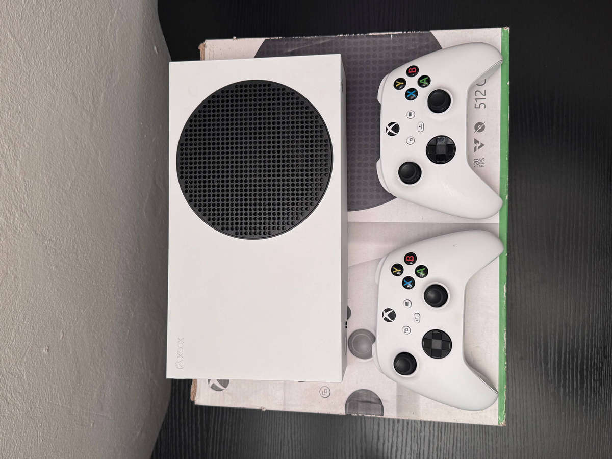 Xbox Series S 512GB Console Boxed Bundle + 2 Wireless Controllers
