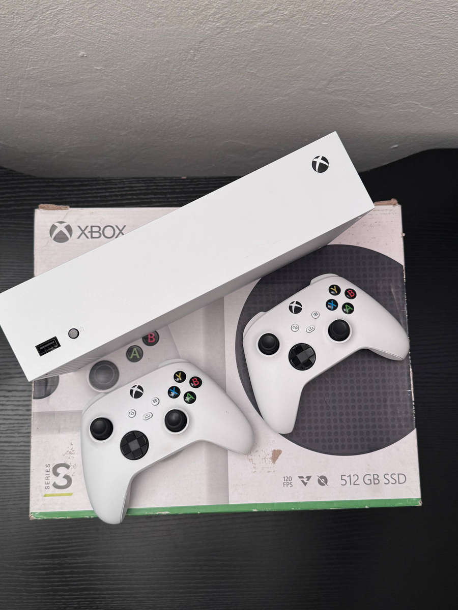 Xbox Series S 512GB Console Boxed Bundle + 2 Wireless Controllers