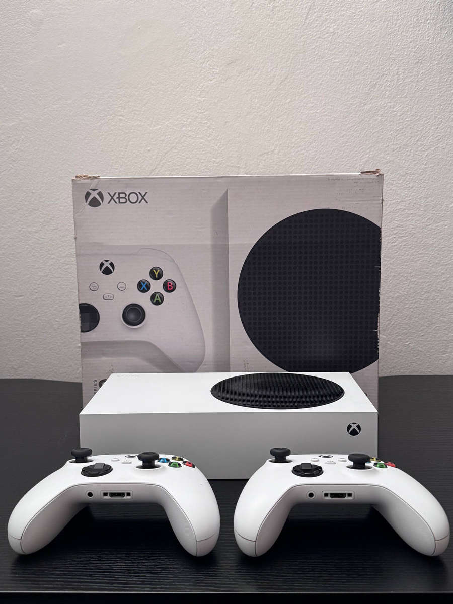 Xbox Series S 512GB Console Boxed Bundle + 2 Wireless Controllers