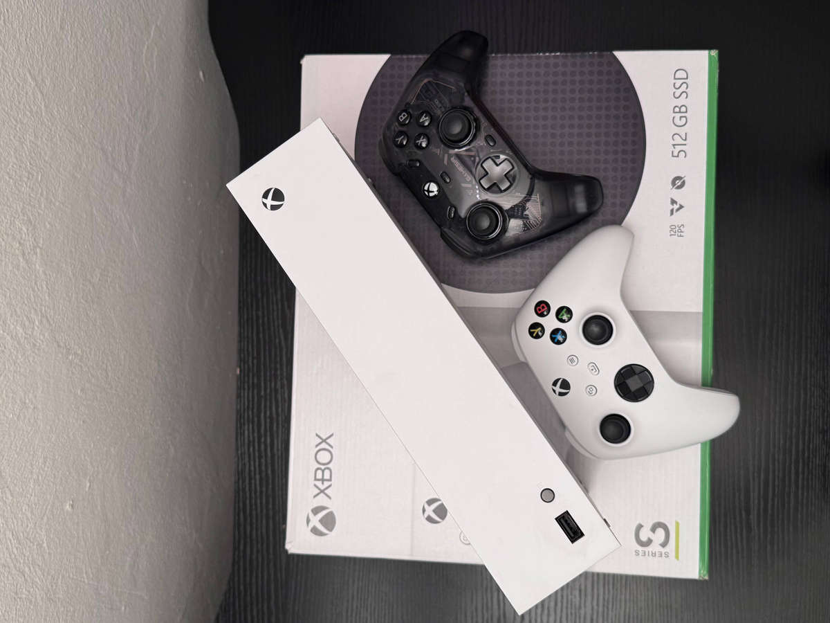 Xbox Series S 512GB Boxed + Series S/X Controller + GameSir Controller