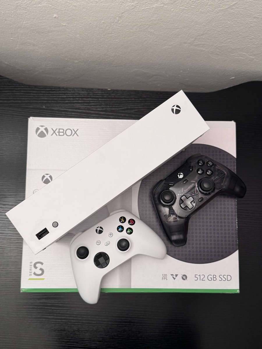 Xbox Series S 512GB Boxed + Series S/X Controller + GameSir Controller