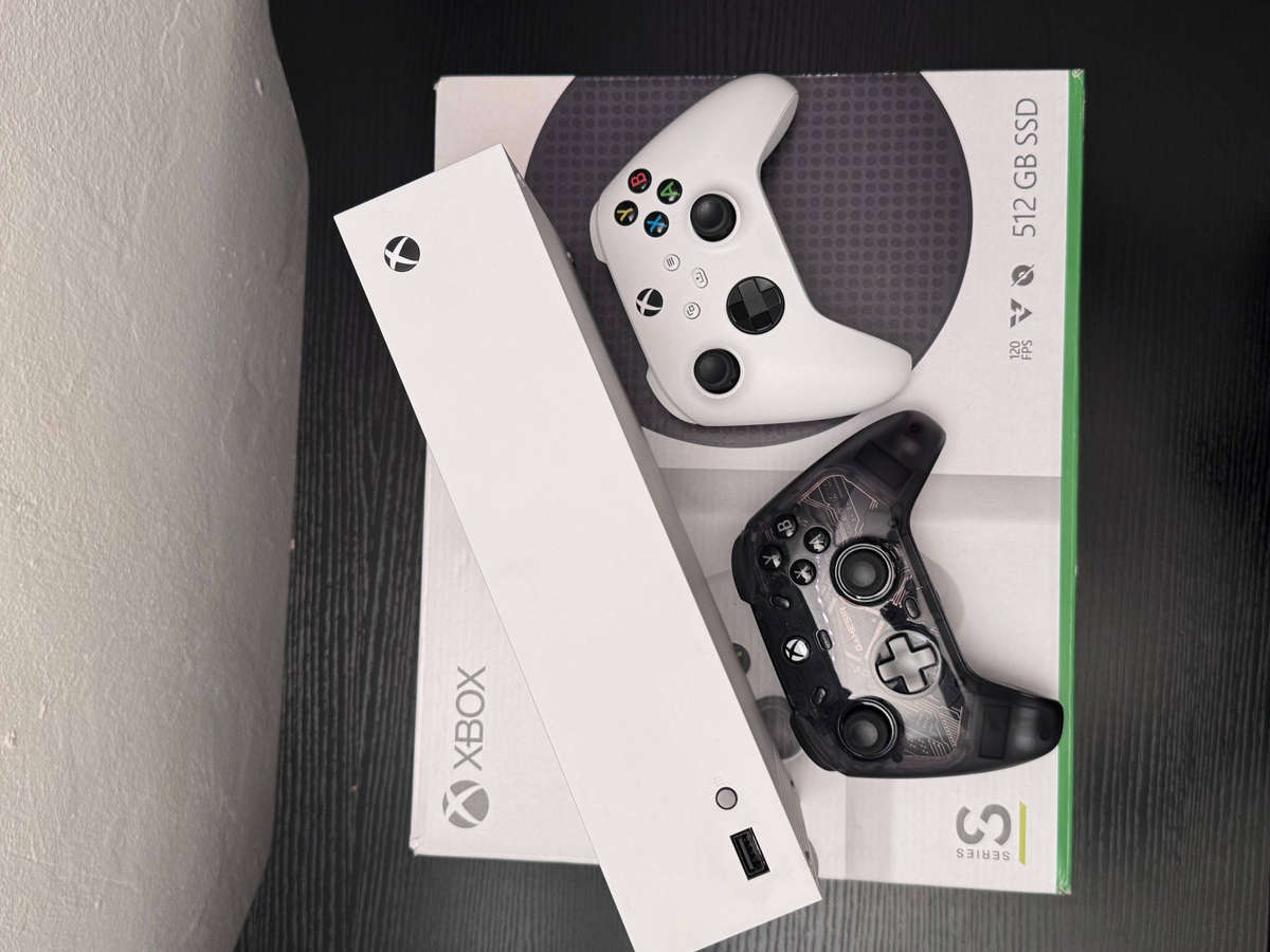 Xbox Series S 512GB Boxed + Series S/X Controller + GameSir Controller