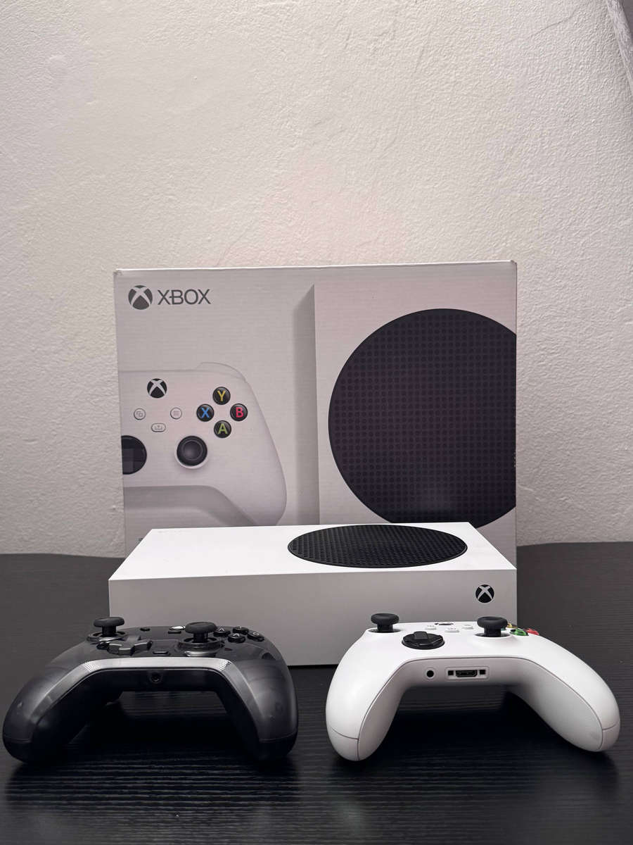 Xbox Series S 512GB Boxed + Series S/X Controller + GameSir Controller