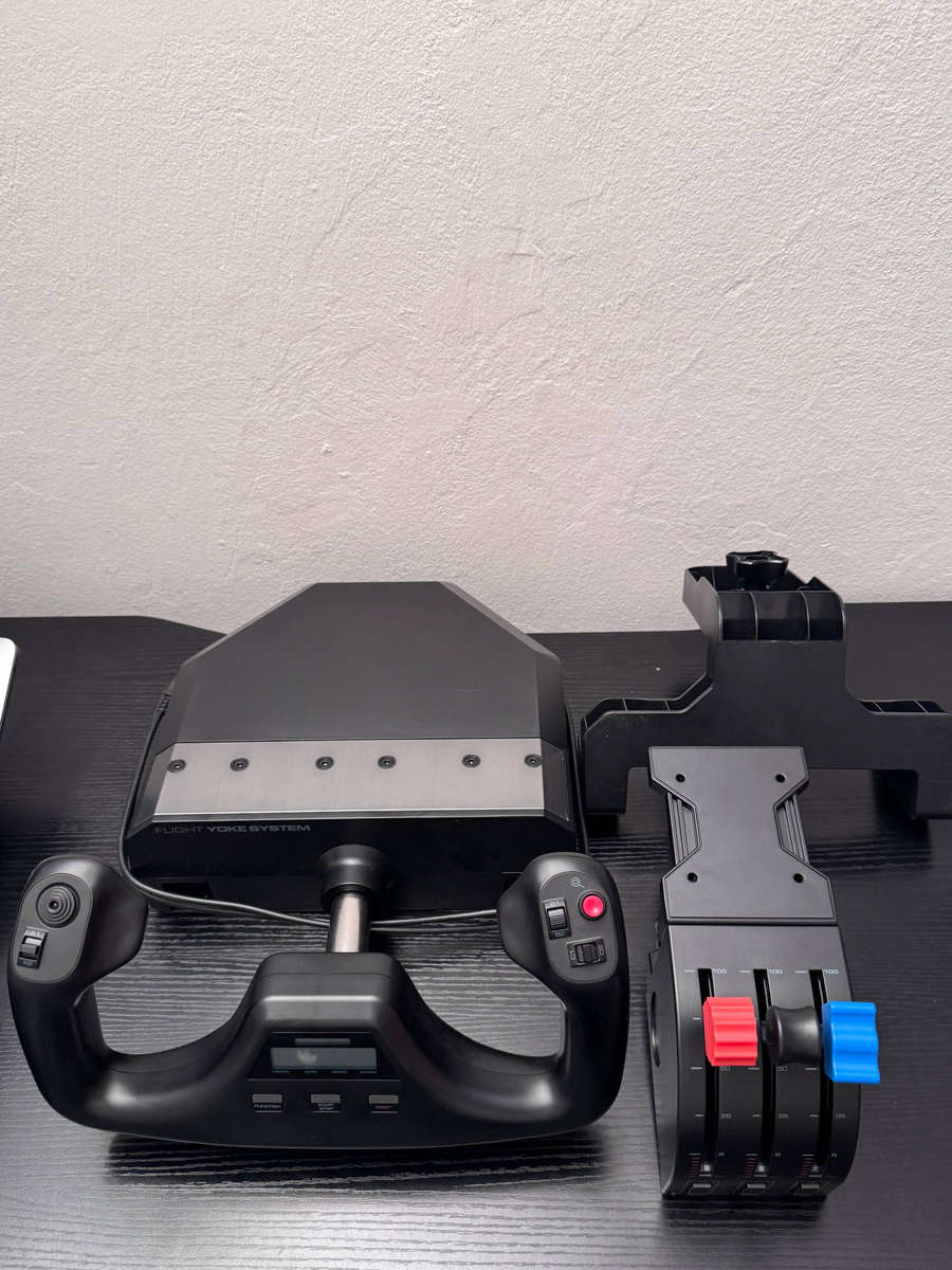 Logitech G Saitek Pro Flight Yoke System & Throttle Quadrant Bundle (PC)