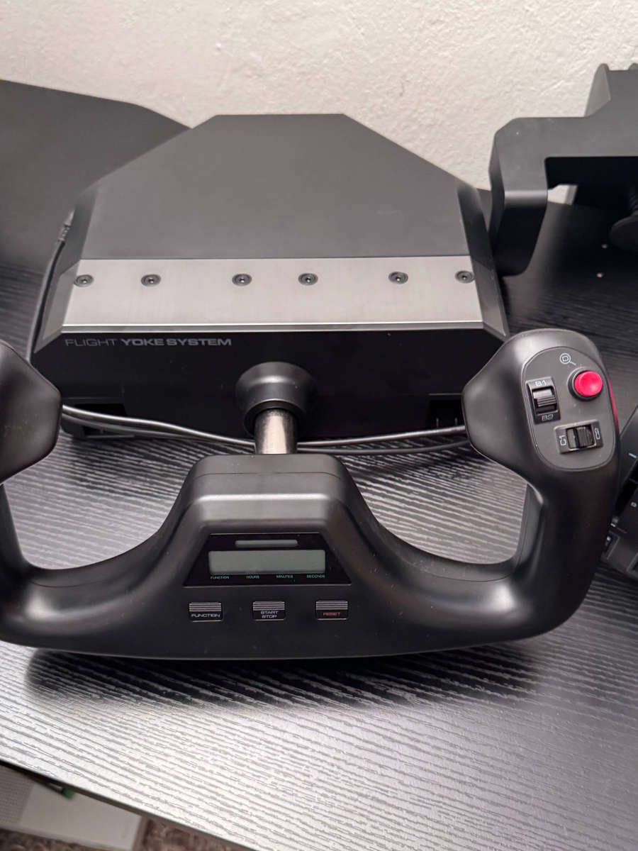 Logitech G Saitek Pro Flight Yoke System & Throttle Quadrant Bundle (PC)