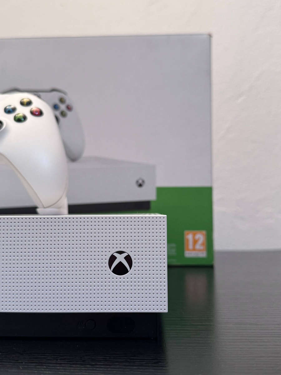Xbox One S All-Digital Edition 1TB Console - Robot White - Boxed Bundle