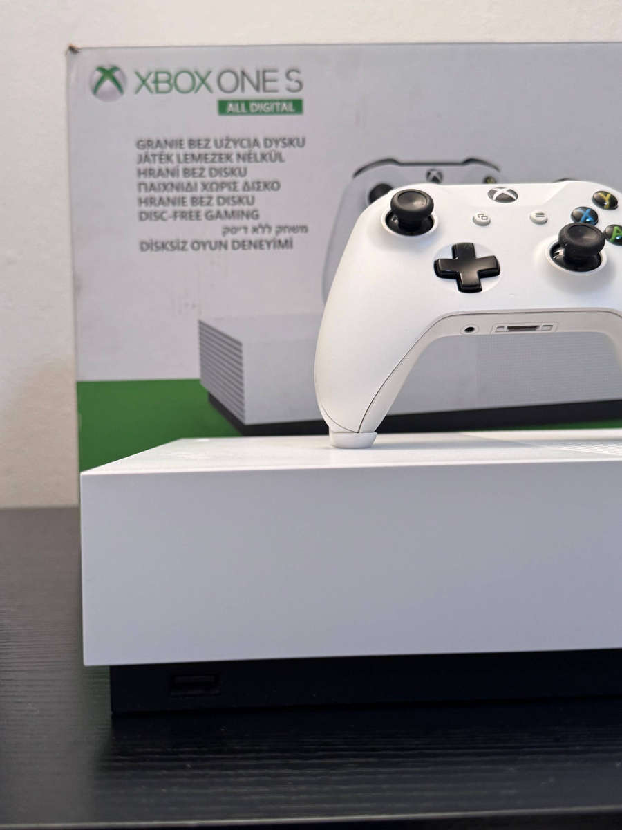 Xbox One S All-Digital Edition 1TB Console - Robot White - Boxed Bundle