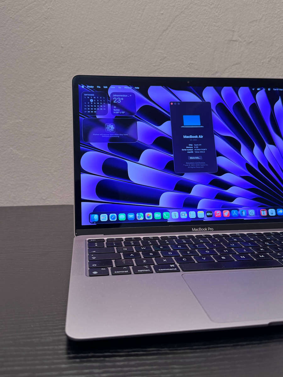 Apple MacBook Air M1 (8GB RAM) (256GB SSD) - Space Grey