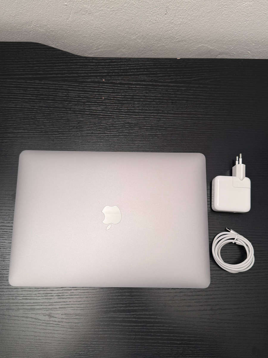 Apple MacBook Air M1 (8GB RAM) (256GB SSD) - Space Grey