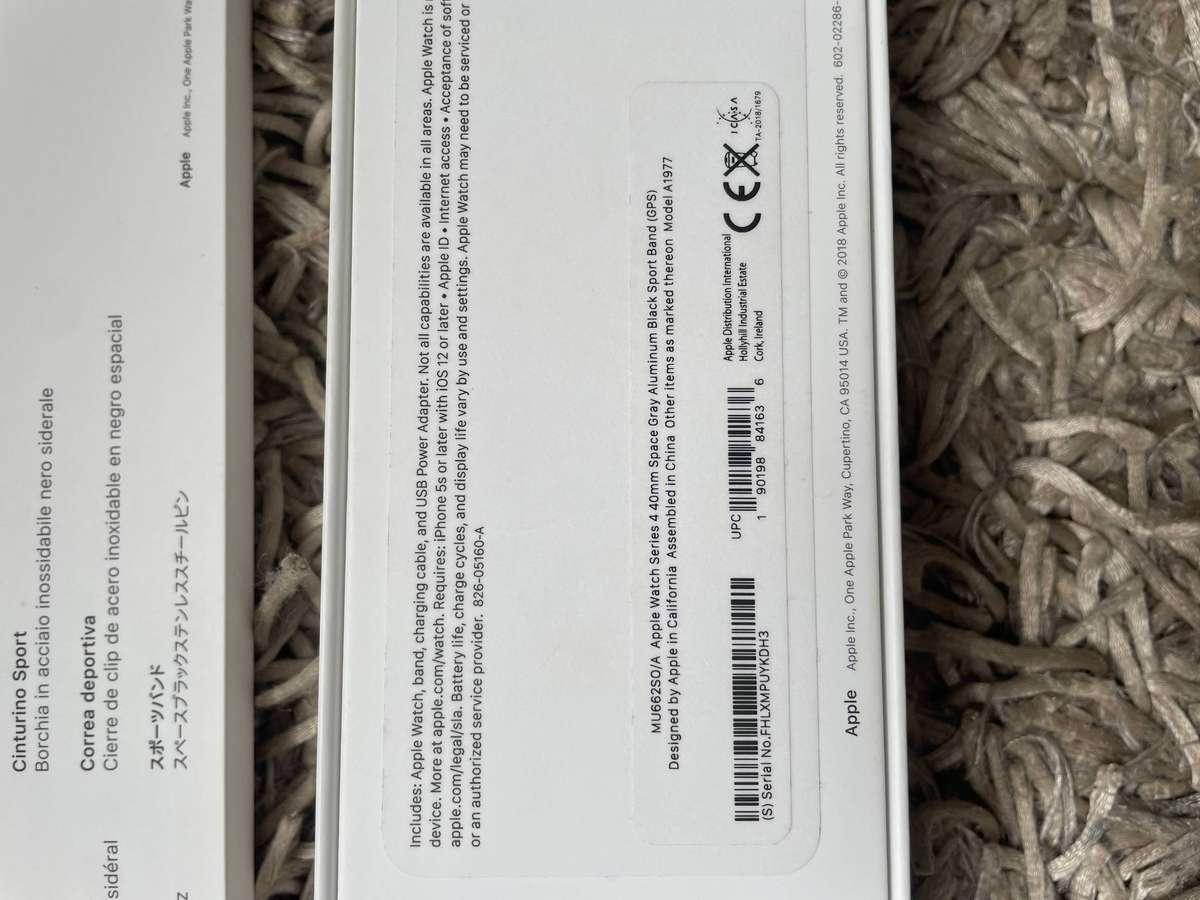 Apple Watch Series 4 (GPS) 40mm - CRACKED SCREEN - With Box