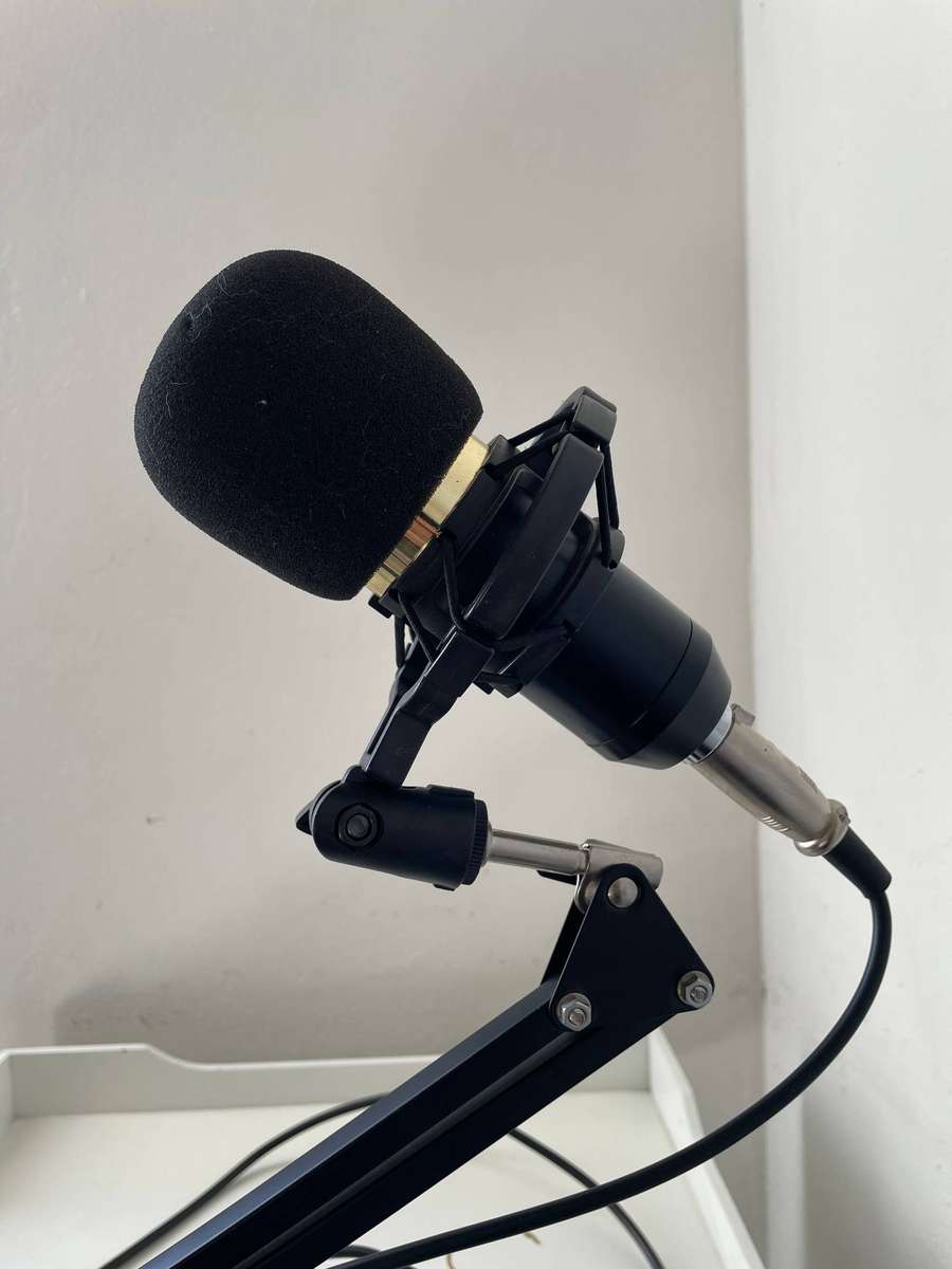 Gaming/Content Microphone With Mount