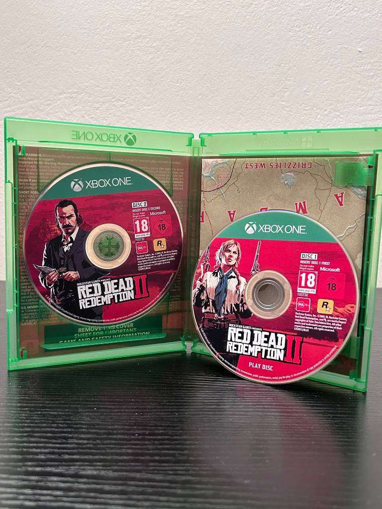 Xbox One - Red Dead Redemption II (2-Disc Edition) - Includes Map