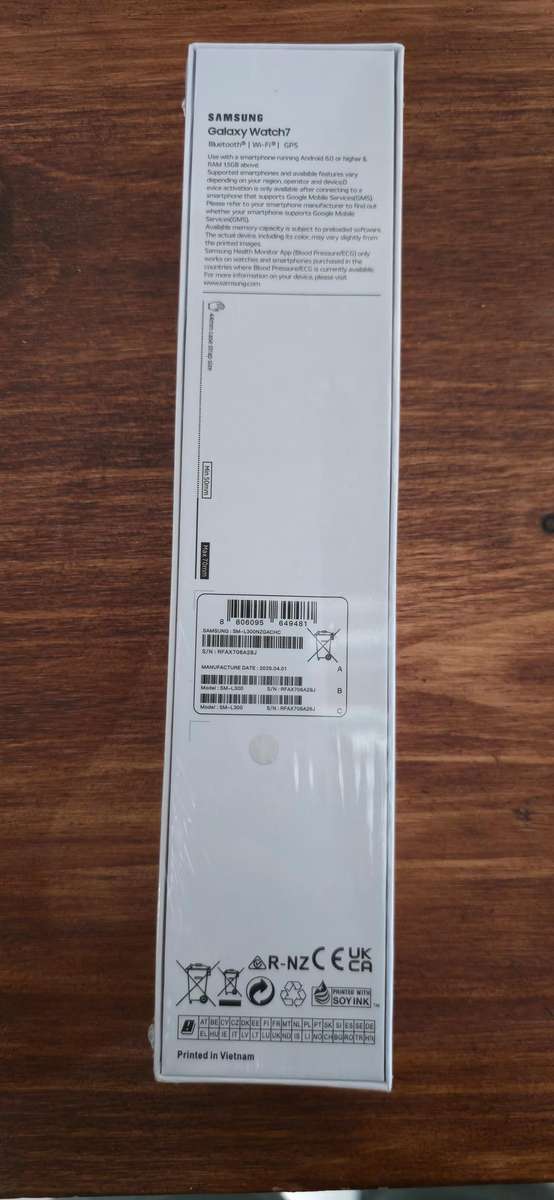 Samsung smart watch 7  (44mm Silver/ white) SML 300 GPS Satm