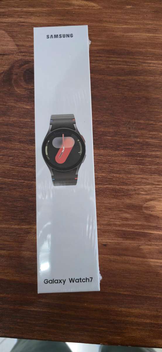 Samsung smart watch 7  (44mm Silver/ white) SML 300 GPS Satm