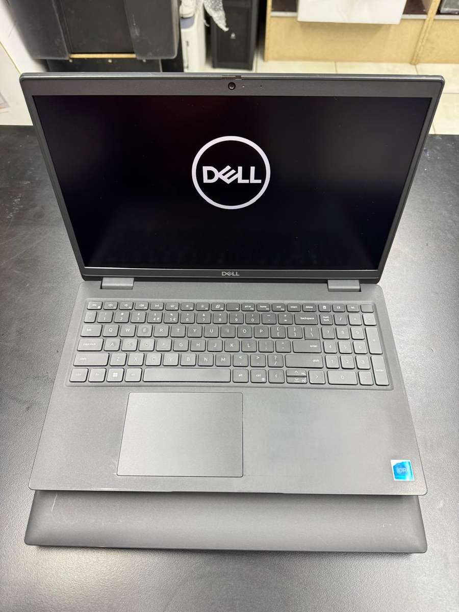 Dell Latitude 3520 15.6-inch Core i5-1135G7 16GB RAM 256GB SSD