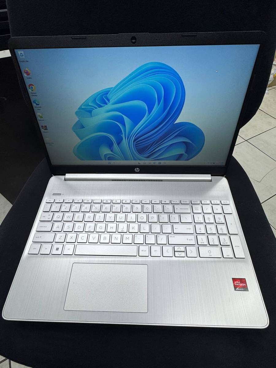 HP 15s 15.6" AMD Ryzen 5-5500U @ 2.10GHz 16GB RAM 256GB SSD-Windows 11 Pro