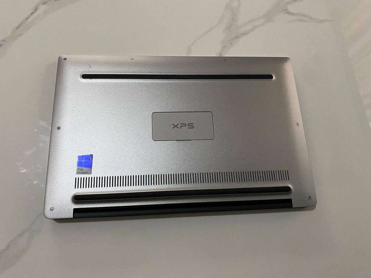 Dell XPS 13 9360 Intel i7 7th Gen 16GB 256GB SSD 13.3