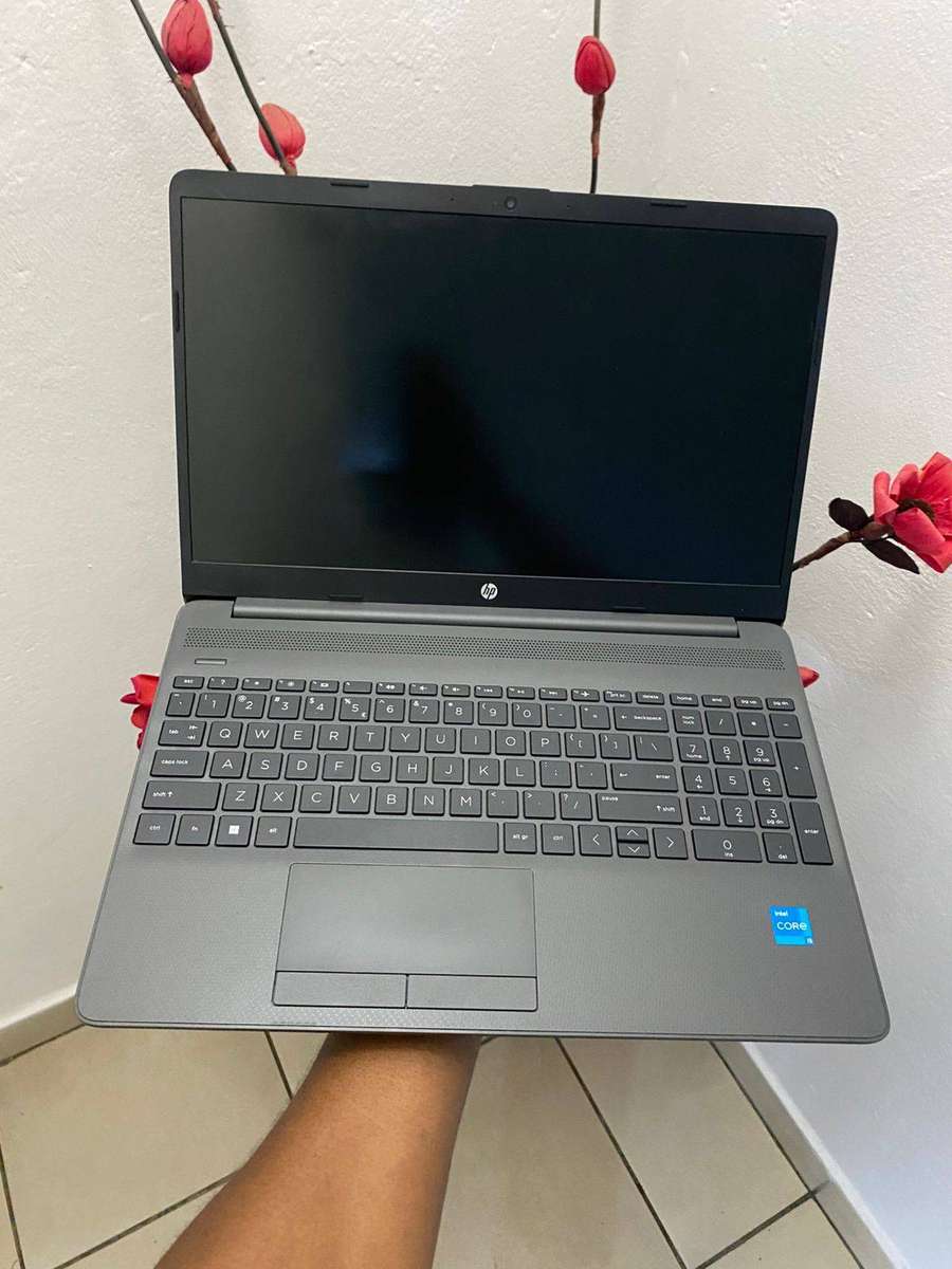 HP 250 G8 15.6' Core i5-1135G7 8GB RAM 256GB SSD Win 11 Pro Laptop