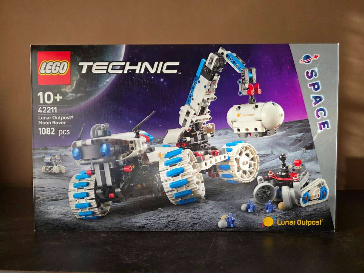 Lego - Technic Lunar Outpost Moon Rover Space Vehicle