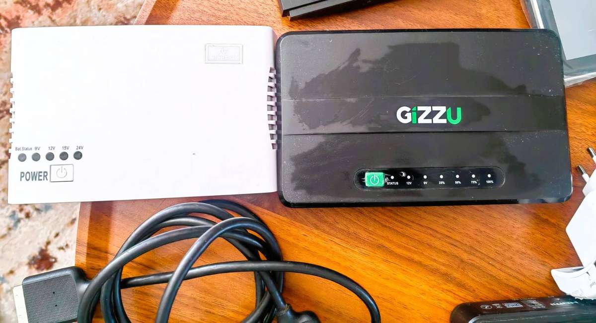BIG LOT OF NON WORKING ROUTERS, GPS, UPS. E.T.C