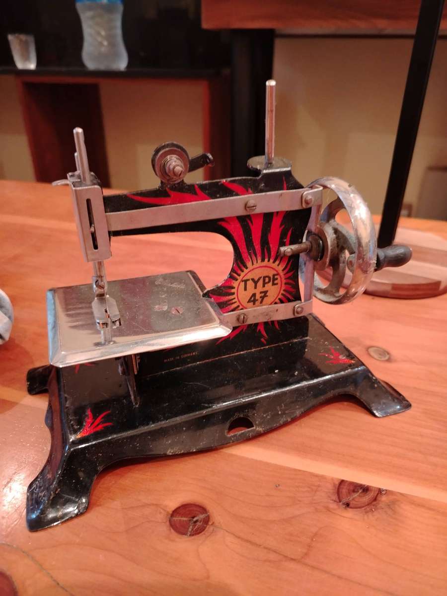 Vintage Toy Sewing Machine
