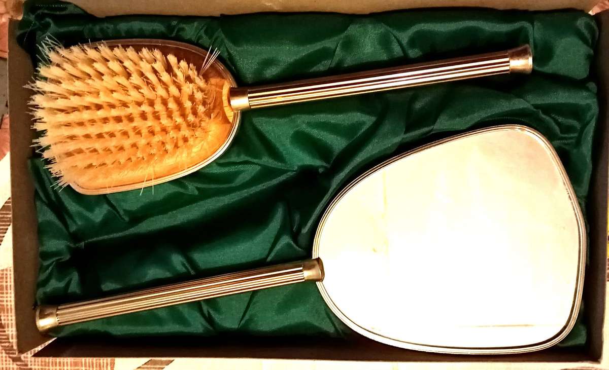 Mirror and brush Antique set
