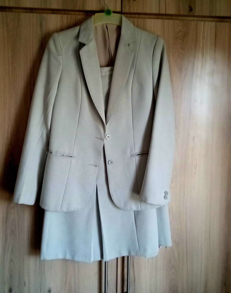 Ladies 2 piece suite