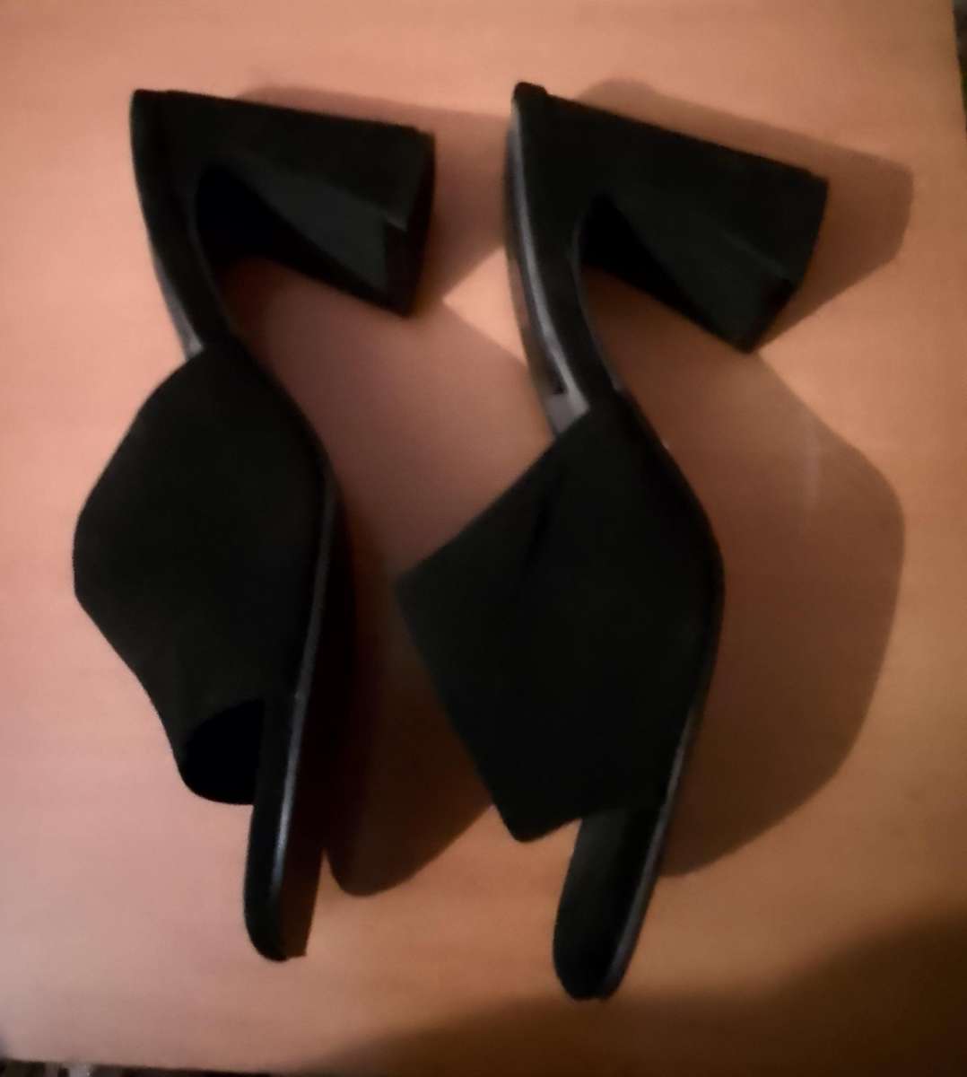 Ladies sandle Truworths