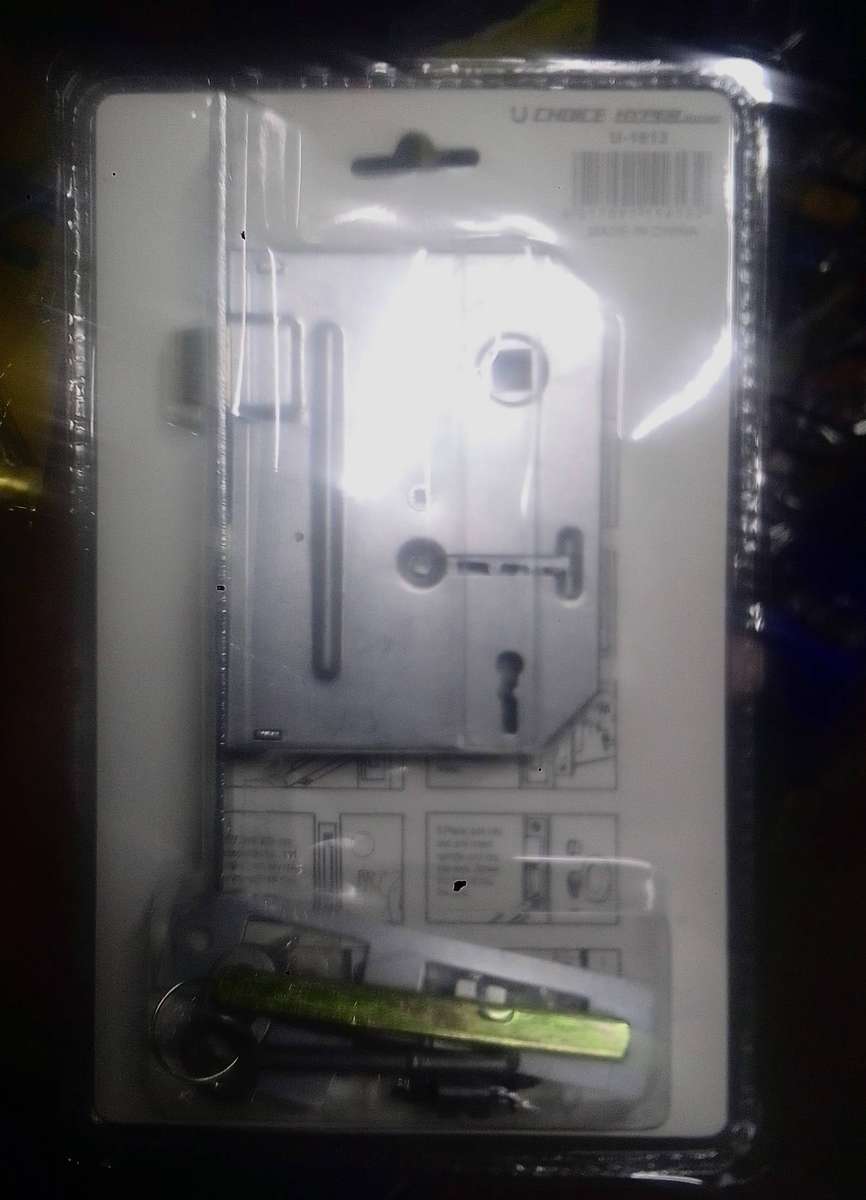 Door handle with lock and key set