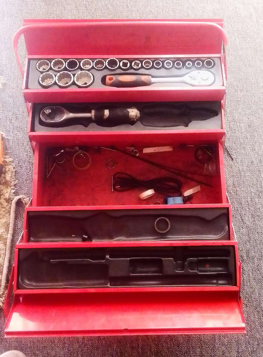 Steel tool box with 100 items