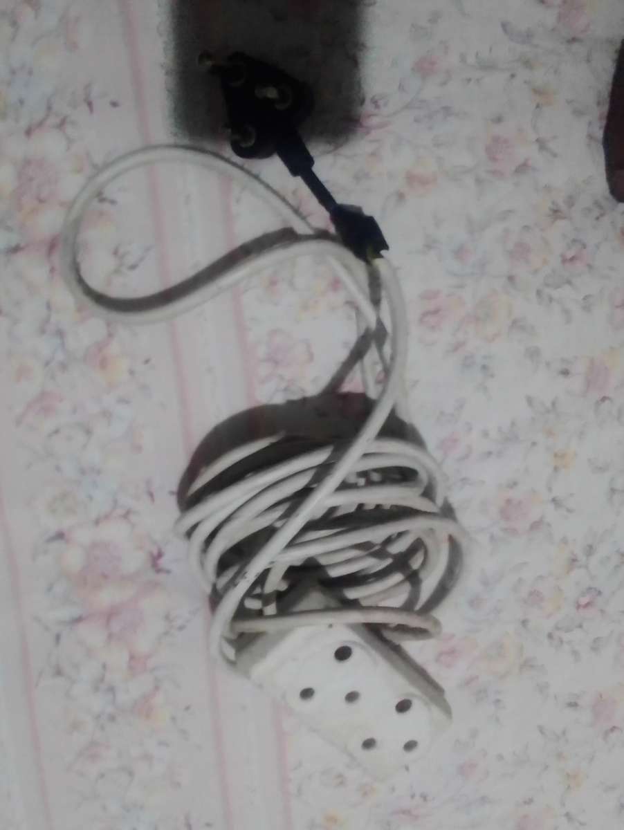 Extension cords and multiplug power plugs