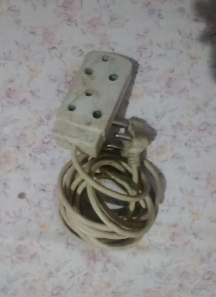 Extension cords and multiplug power plugs