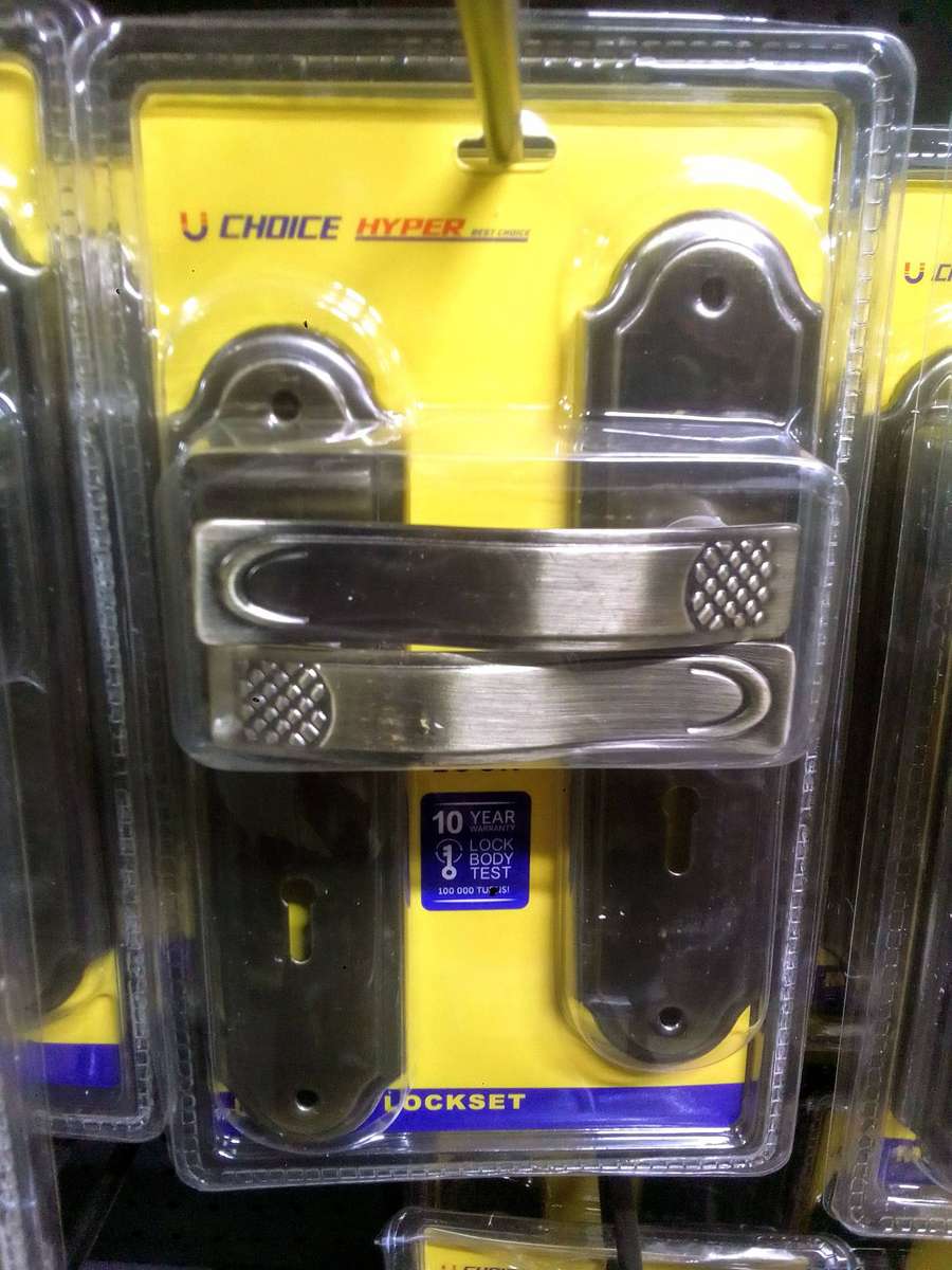 Door handle with lock and key set