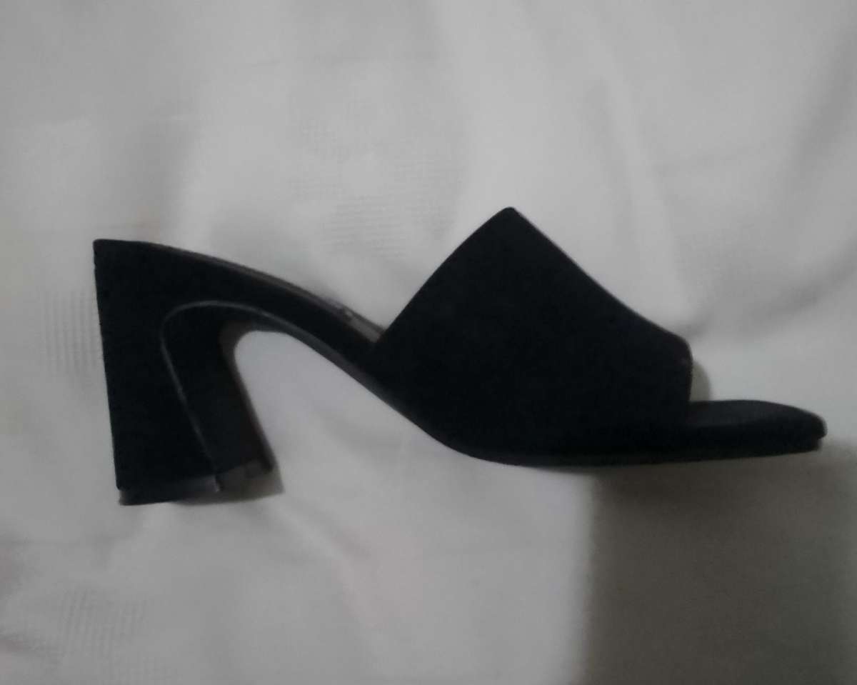 Ladies sandle Truworths