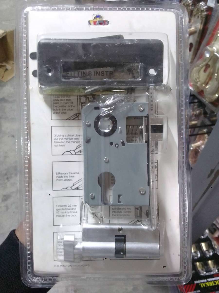 Door handle with lock and keys