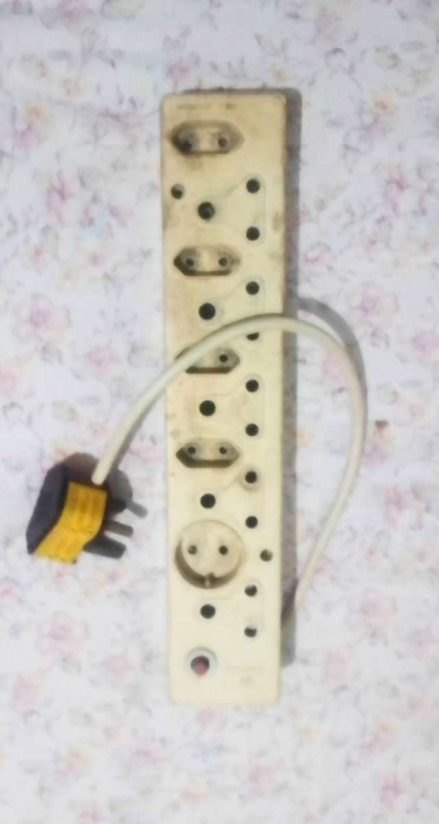 Extension cords and multiplug power plugs