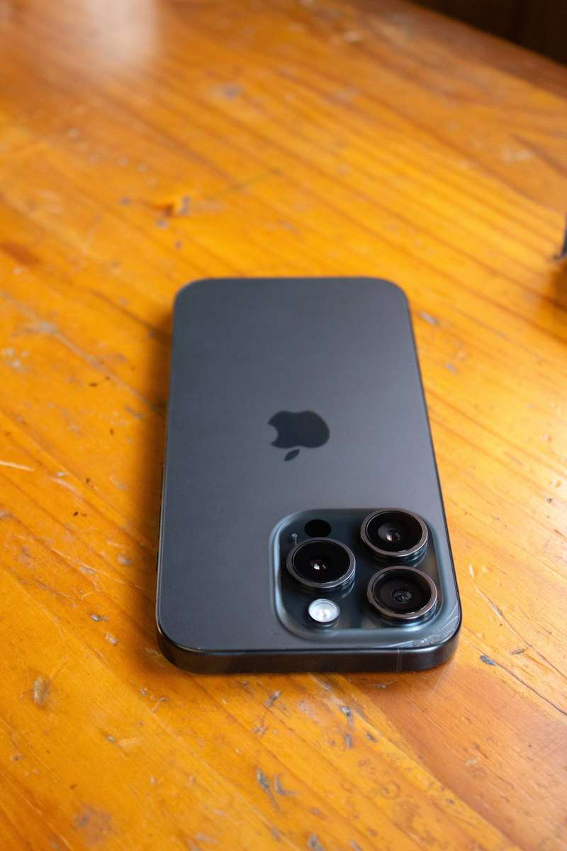 Apple iPhone 15 Pro 512GB (93%) battery