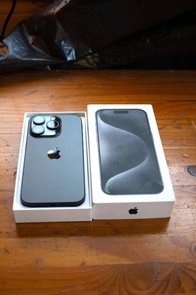 Apple iPhone 15 Pro 512GB (93%) battery