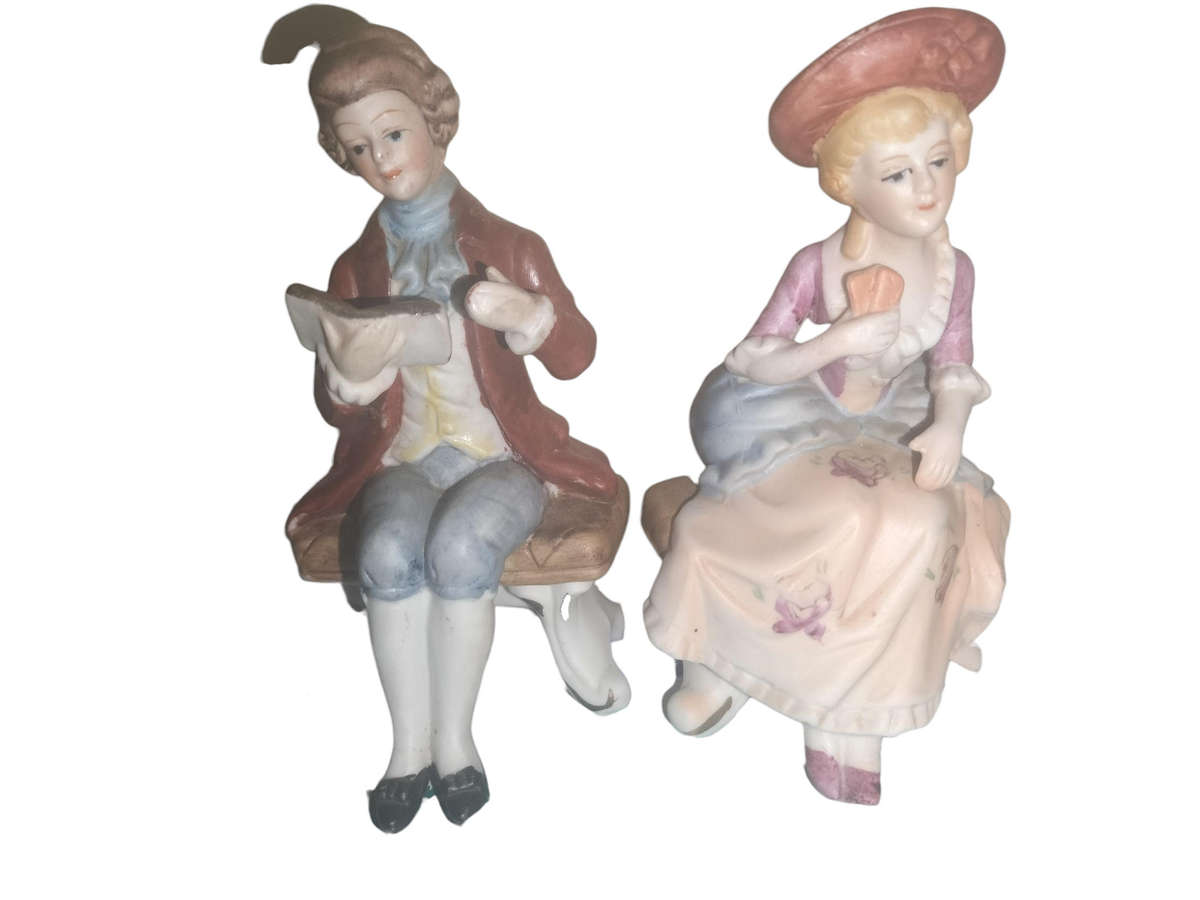Vintage Couple on a bench Figurines