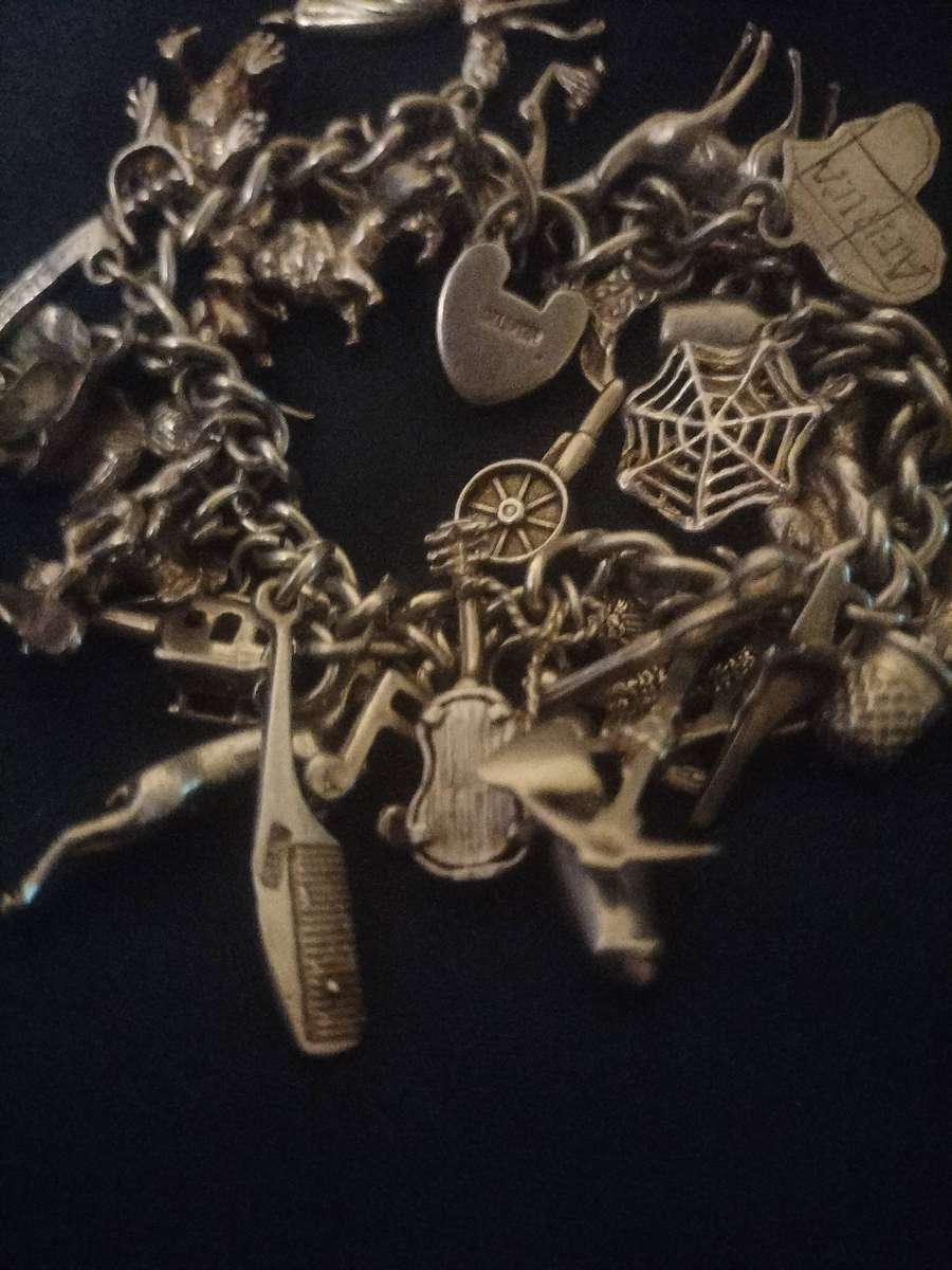 Vintage Silver 31 charms bracelet MAKE AN OFFER