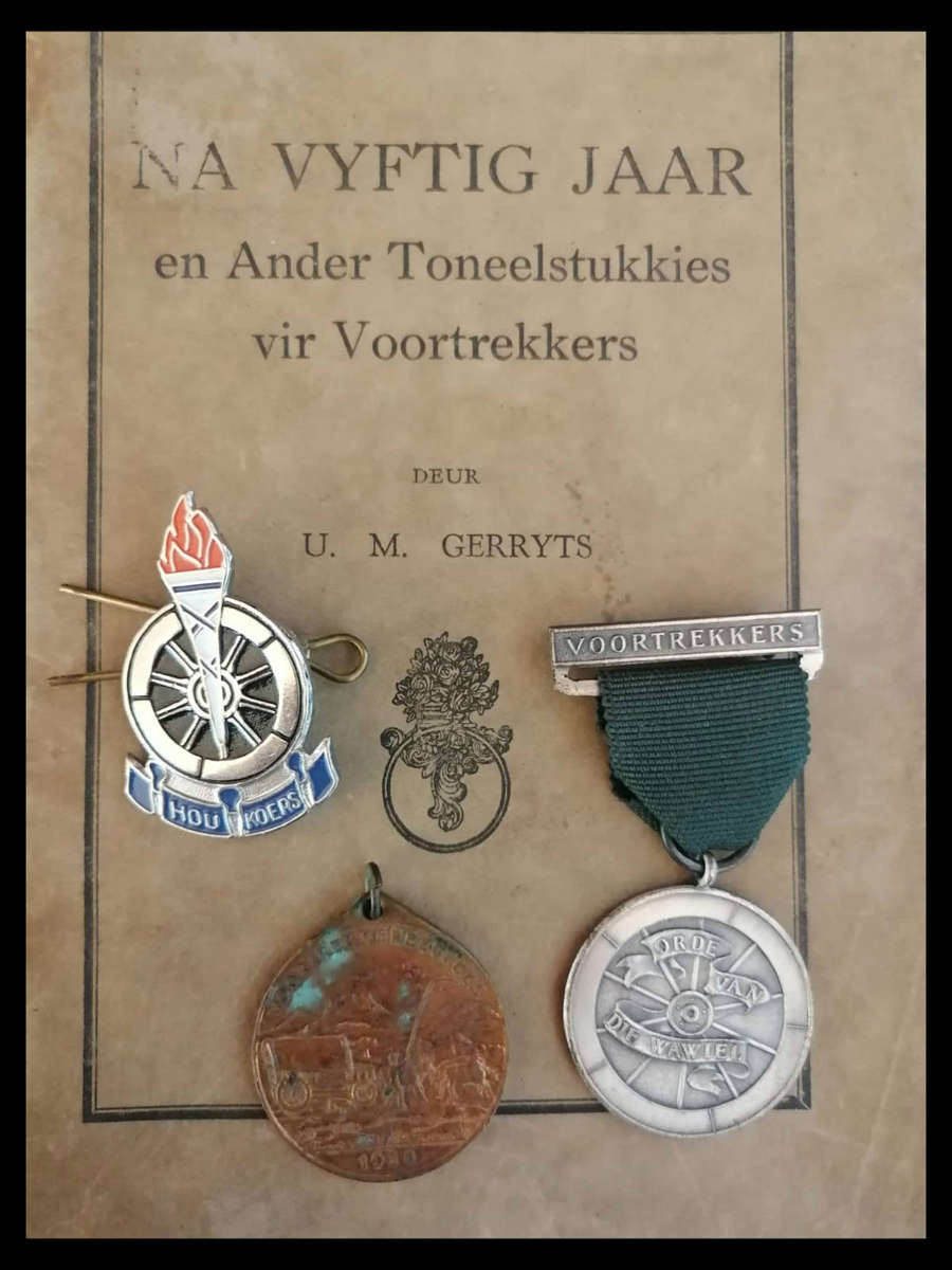Voortrekkers Versameling  Medaljes & Boek (Skaars Versamelstukke)