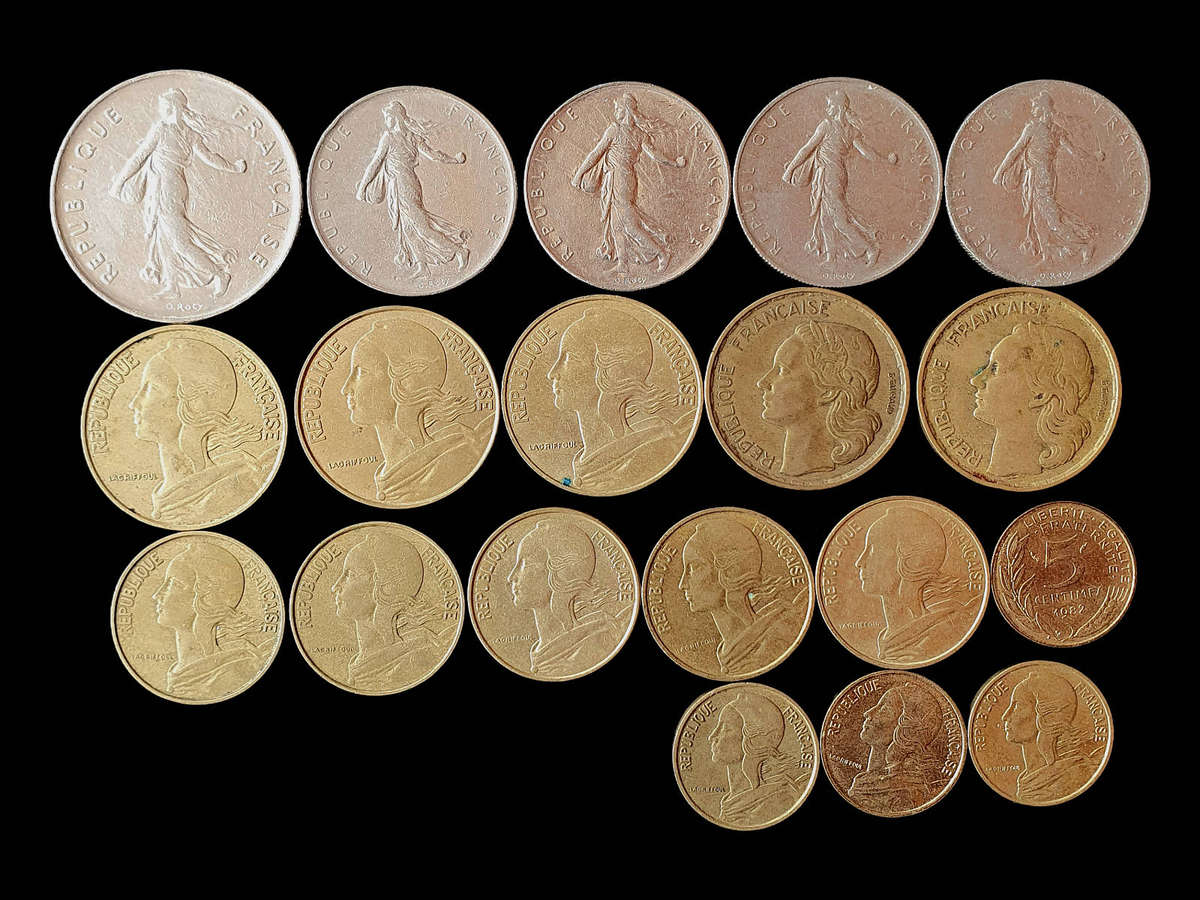 Lot of 19 Vintage French Coins  Francs & Centimes (1950s- 1980s)