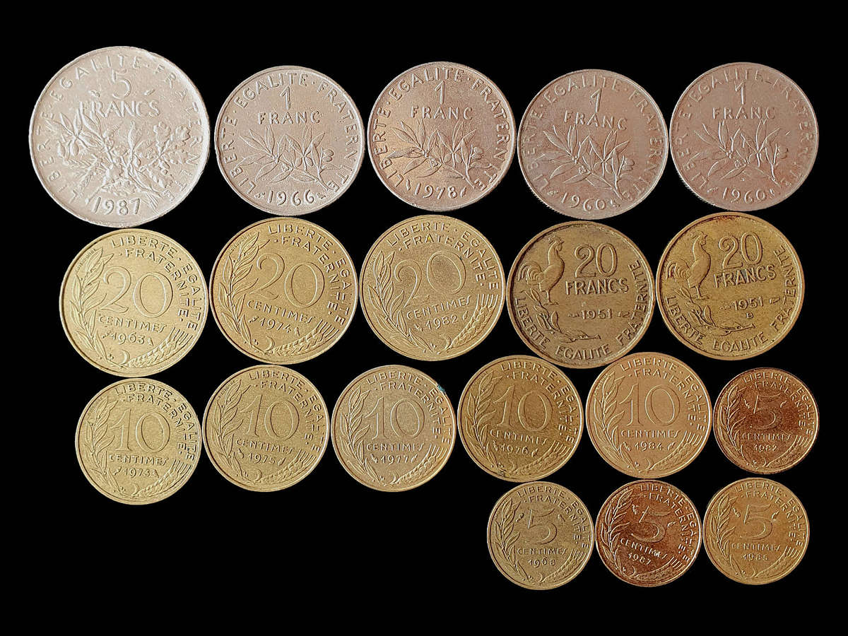 Lot of 19 Vintage French Coins  Francs & Centimes (1950s- 1980s)