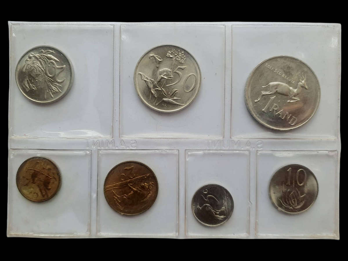 1982 South Africa Official Mint Set  Low Mintage (10 000)